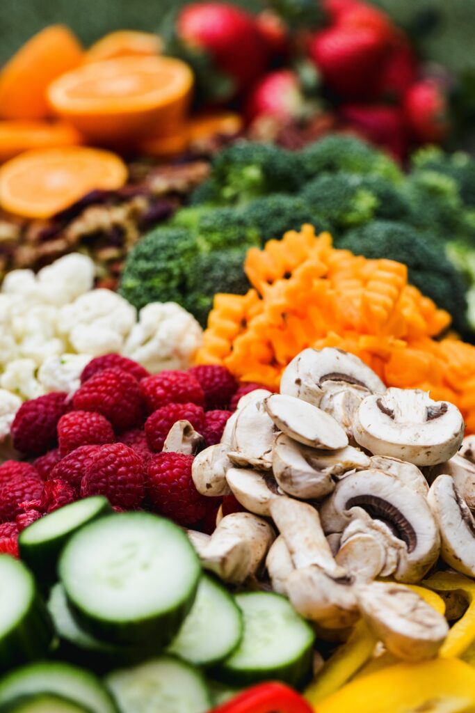 Die vegane Ernährung beinhaltet eine Vielzahl wunderbar farbiger Lebensmittel, welche reich an Antioxidantion, Vitaminen und sekundären Pflanzenstoffen sind.